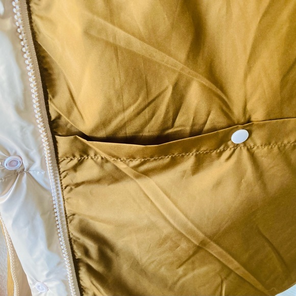 Fabletics essential reversible puffer vest - Picture 4 of 5